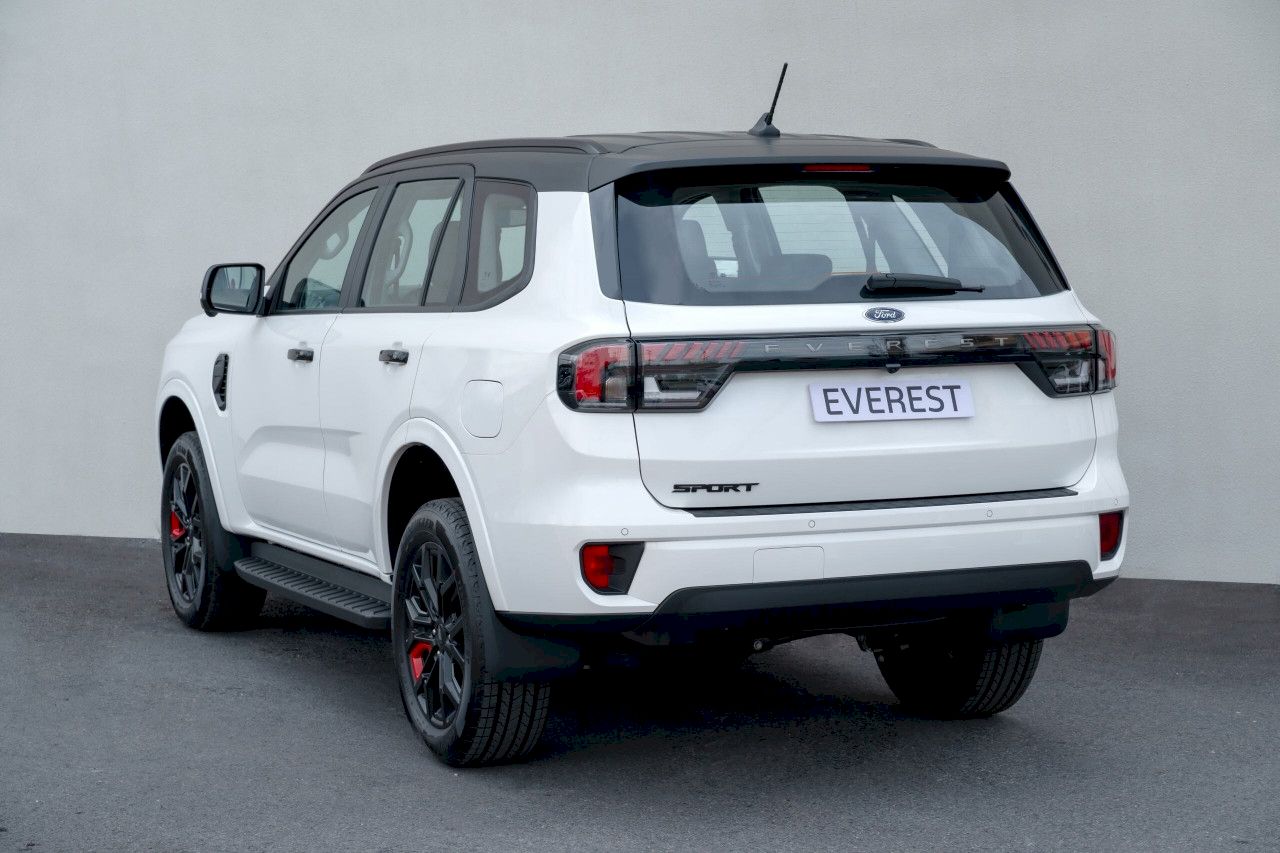 Ford Everest Sport SE Phiên bản đặc biệt chính thức ra mắt phiên bản trắng với giá bán 1.199.000.000 đ