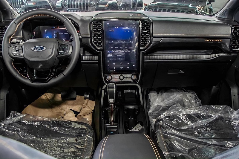 Nội thất Ford Ranger 2025 – Nhiều tiện ích nhất phân khúc
