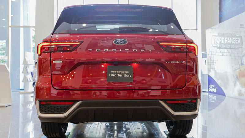 Đuôi xe Territory Titanium