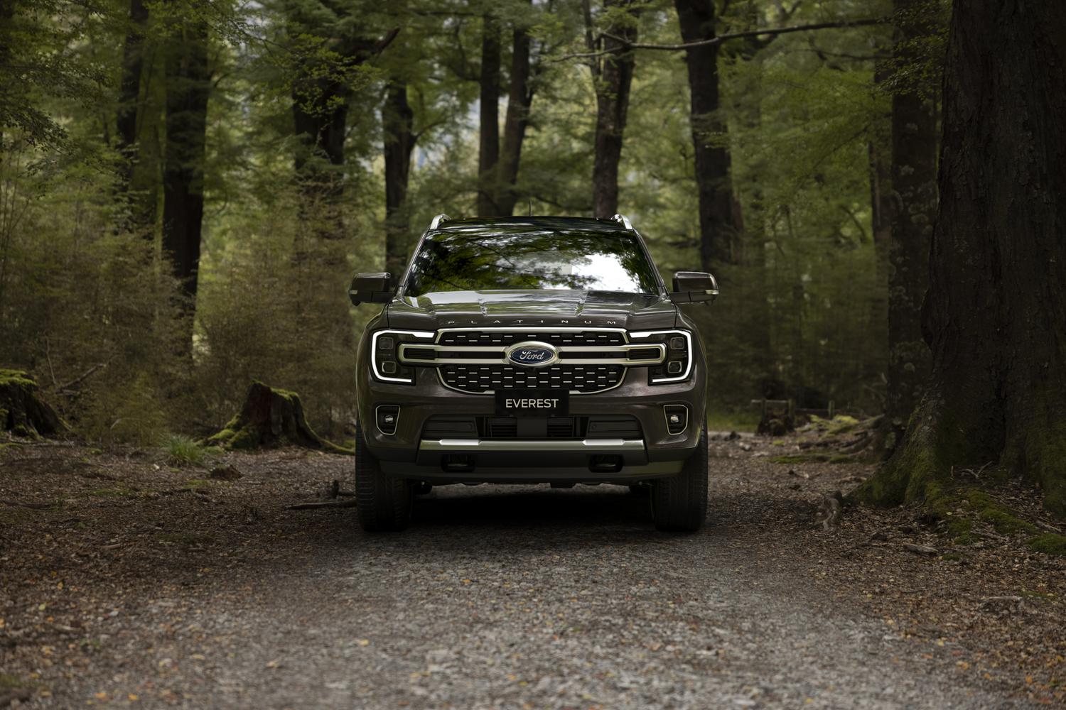 Giá xe Ford Everest Platinum lăn bánh