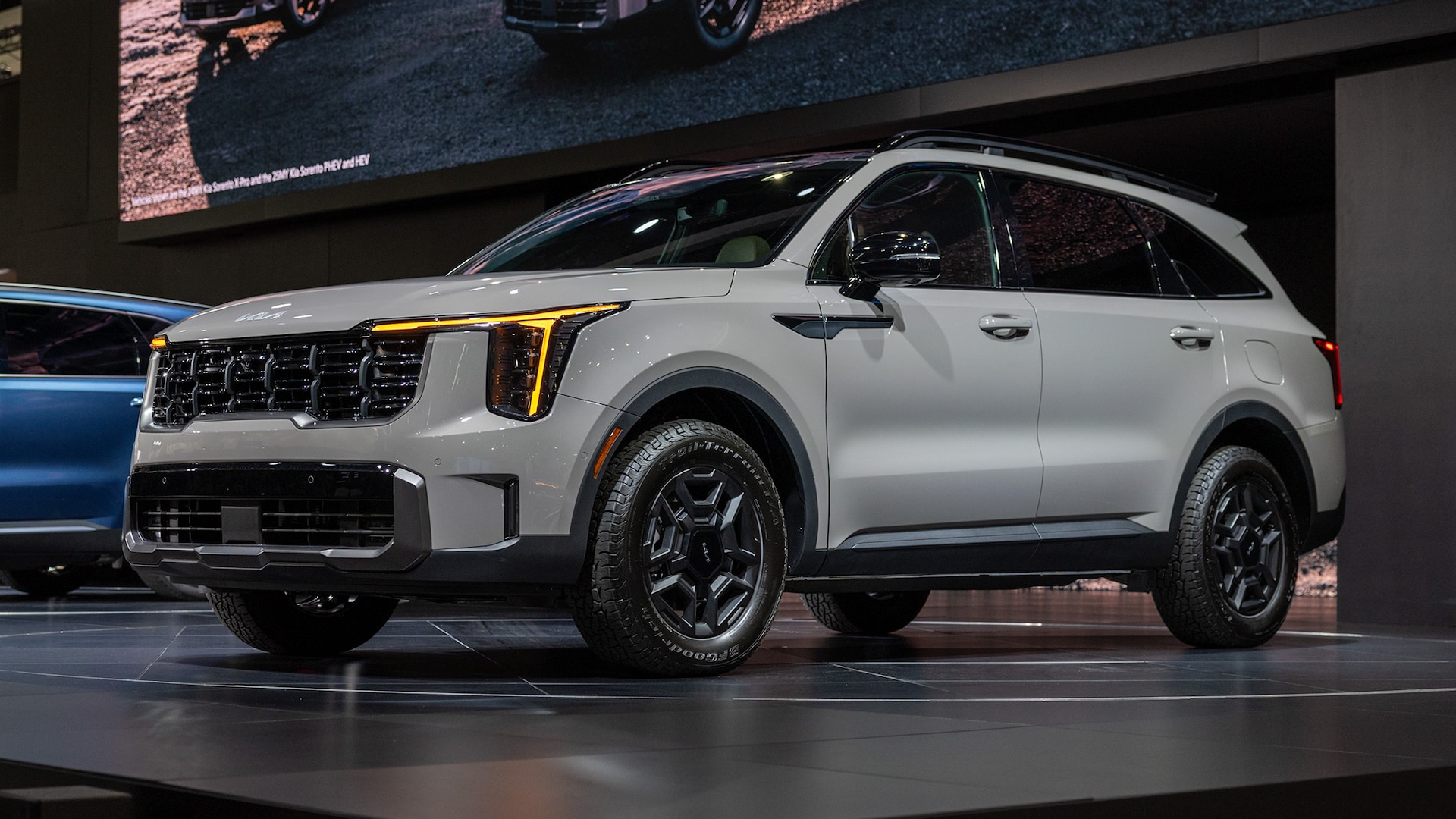 Kia Sorento 2024 sắp ra mắt trở thành đối thủ đáng gờm của Hyundai Santa Fe 2025