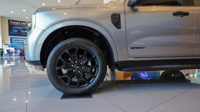 Ford Everest Sport 2.0L 4×2 AT