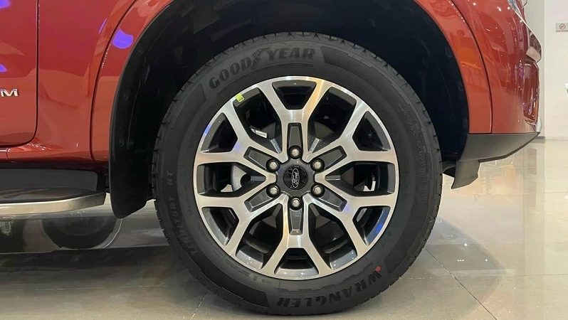 Ford Everest Titanium 2.0L 4×2 AT